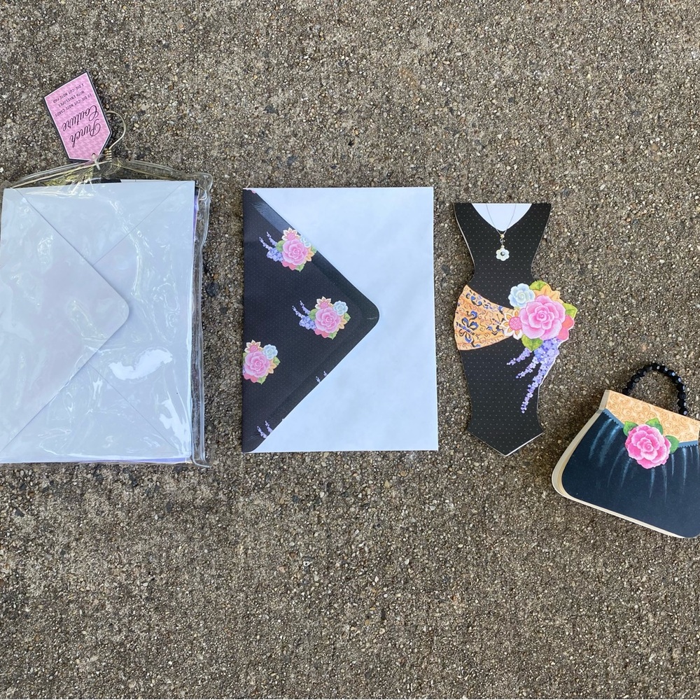 Punch Couture 10 Die-Cut Notecards with Envelopes and Die-Cut Note Pad NWT